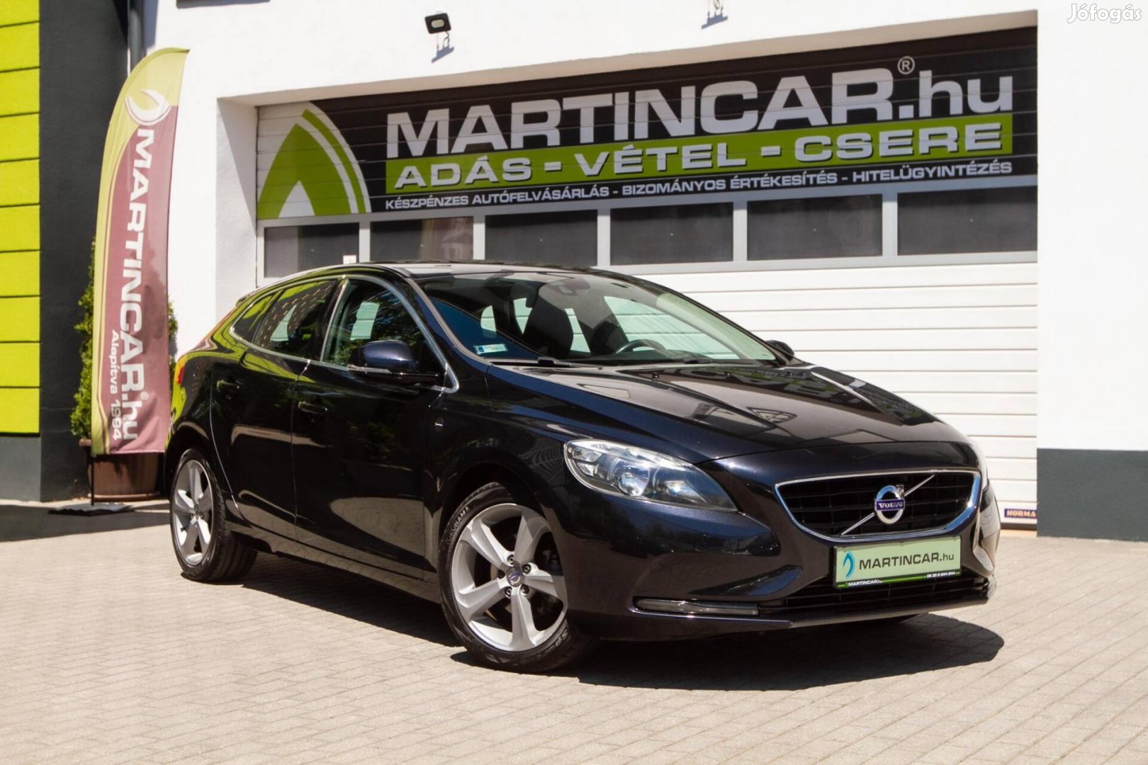 Volvo V40 1.6 D [D2] Momentum Black Sapphire Me...